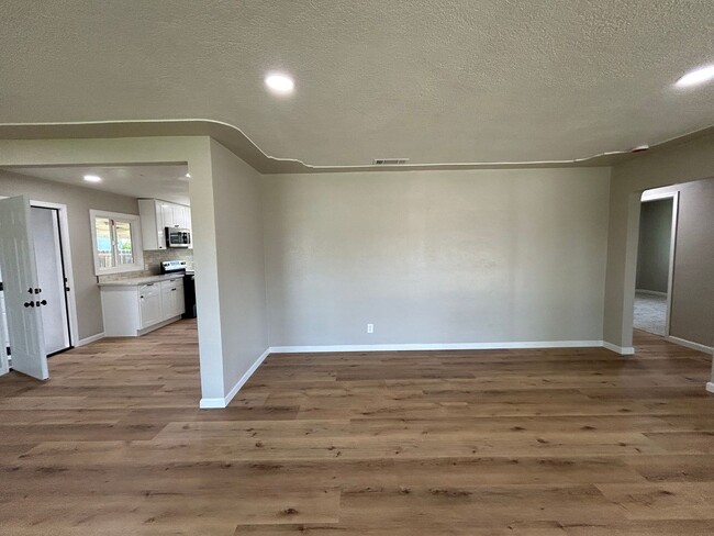 Foto del edificio - 1404 Grape Ave