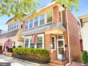 Building Photo - 522 Main St