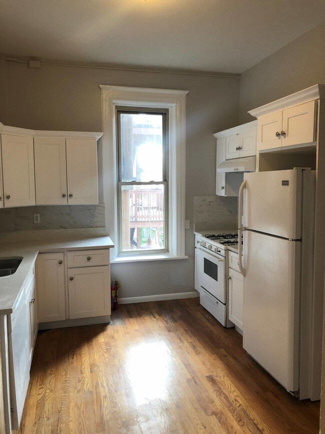 Foto del edificio - 900 W Newport Ave