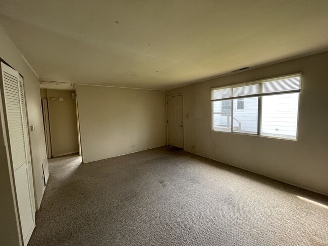 Building Photo - 2 Bedroom Duplex