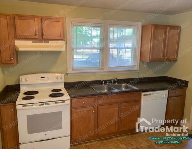 Building Photo - Spacious 4 Bedroom, 2 Bath House: Your Dre...