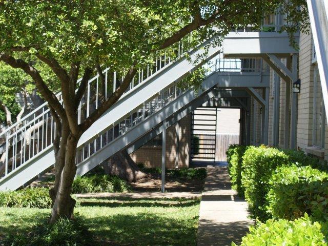 Foto del edificio - 4101 S Cockrell Hill Rd