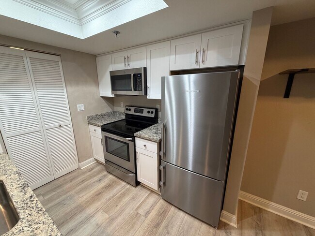 Foto del edificio - 2 Bed 2 Bath Condo In Walnut Creek W/ Garage