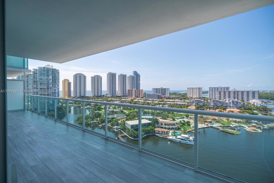 Foto principal - 400 Sunny Isles Blvd