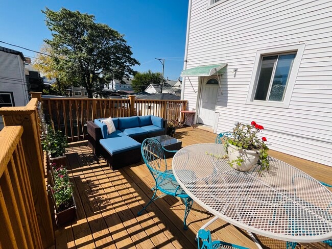 Building Photo - 2318 W 19th St