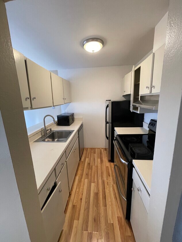 463 90th St Unit 4, Daly City, CA 94015 463 90th St Daly City, CA