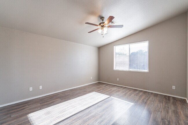 Foto del edificio - 8220 N Freshwater Ln