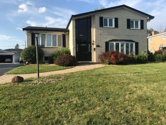 16W680 57th St. Clarendon Hills - 680 57th St