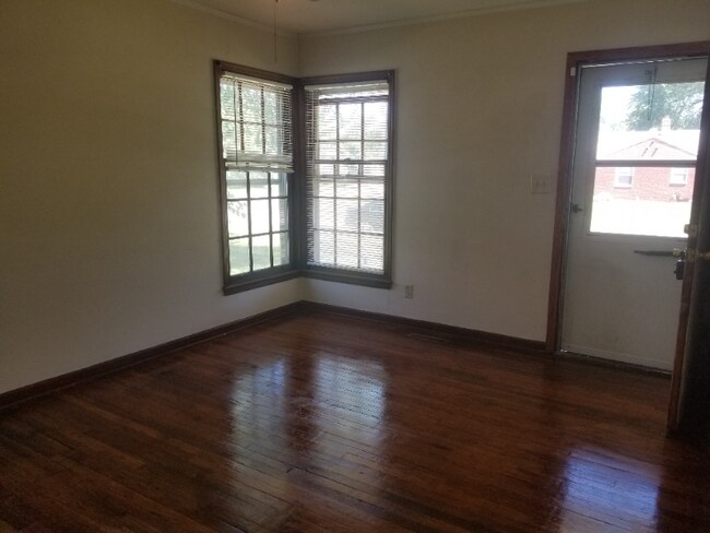 Building Photo - 5307 E Elm St