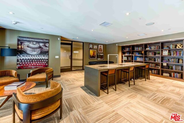 Foto del edificio - 540 N Central Ave