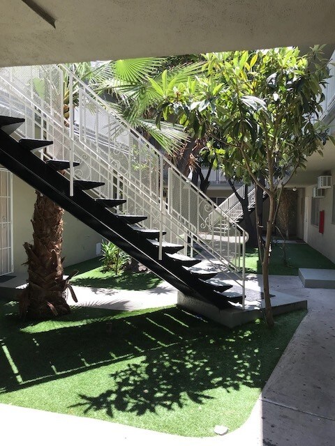 Foto principal - 626 E Chevy Chase Dr