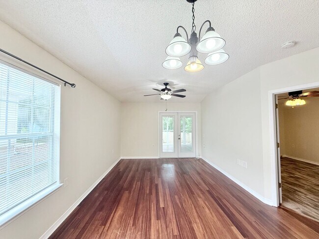 Foto del edificio - 3-Bedroom Duplex