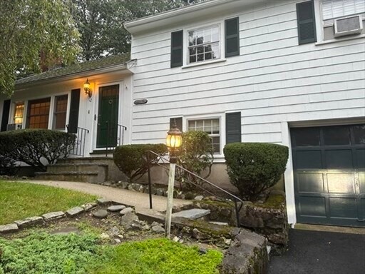 Foto del edificio - 72 Fellsview Rd