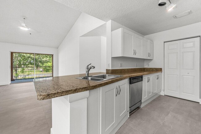 Foto del edificio - 3131 Clint Moore Rd