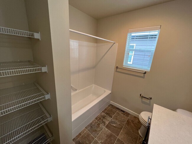 Foto del edificio - Amazing Puyallup Home waiting for you!