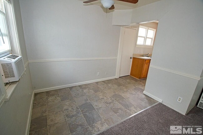 Building Photo - 634 Moran St