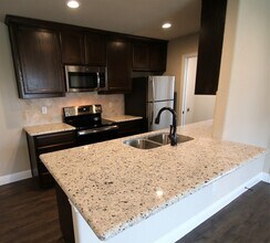 Building Photo - 142-144 Crossbow Ct