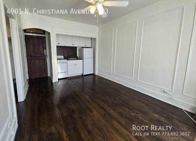 Building Photo - East Albany Park - Updated Top-Floor Studi...