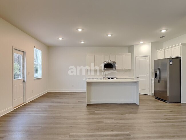 Building Photo - 430 Pointe Dr
