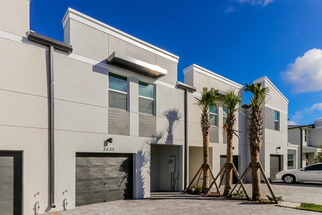 Foto del edificio - 3533 Joshua Tree St