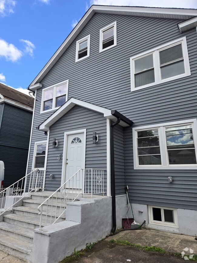 Building Photo - 1056-1060-1060 Kilsyth Rd
