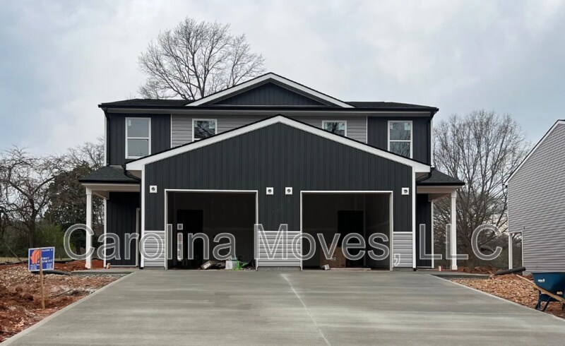 Foto principal - 4048 Parris Bridge Rd