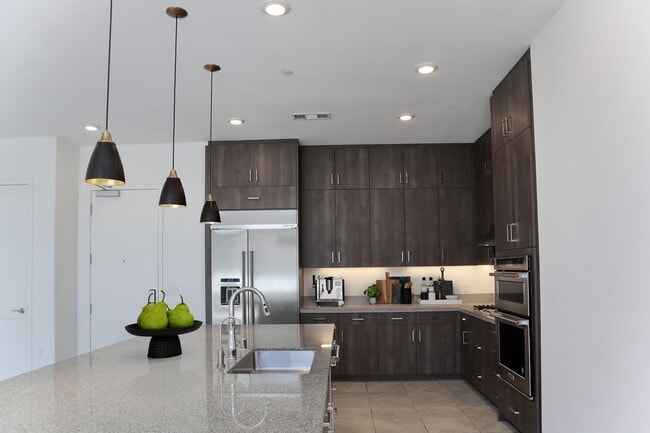 Building Photo - Gorgeous penthouse condo in South Fremont ...