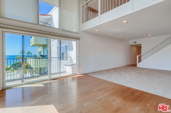 Foto del edificio - 230 S Catalina Ave