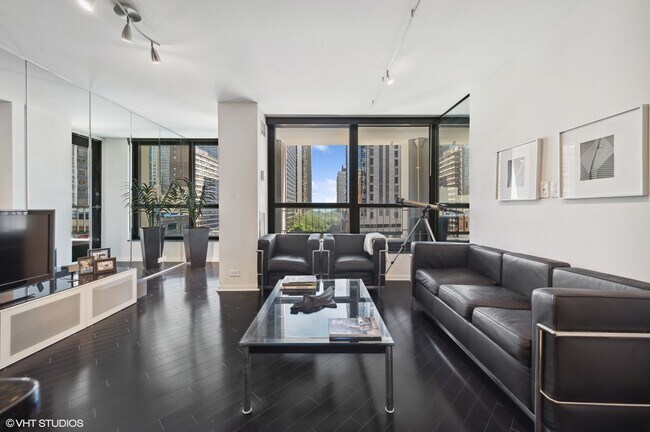 Foto del edificio - 1030 N State St