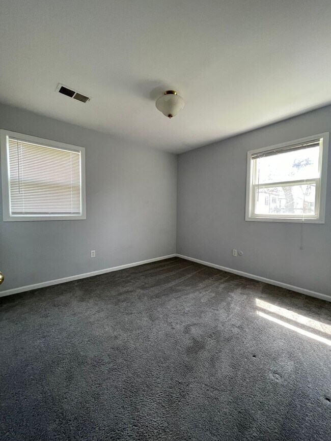Foto del edificio - 3 BED 1 BATH SINGLE FAMILY, RANCH STYLE HO...