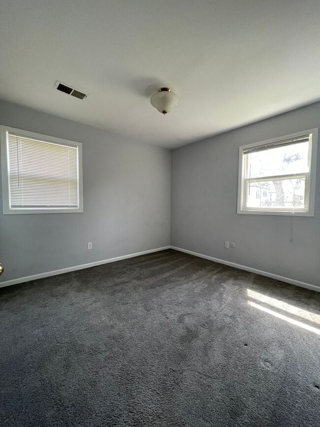 Building Photo - 3 BED 1 BATH SINGLE FAMILY, RANCH STYLE HOME ----- LONG ST. LIVONIA