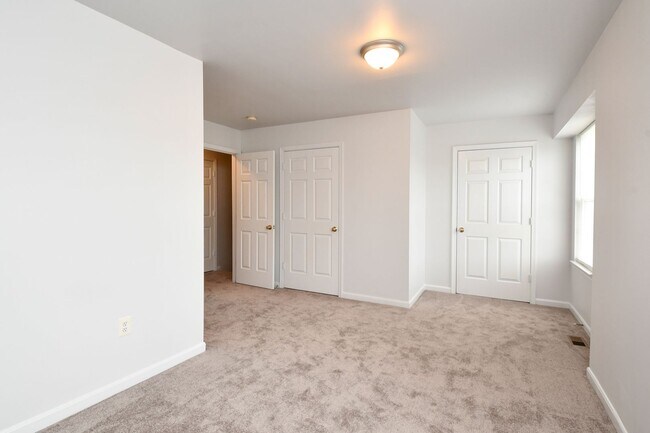 Building Photo - BEAUTIFUL TOWNHOME FOR RENT
