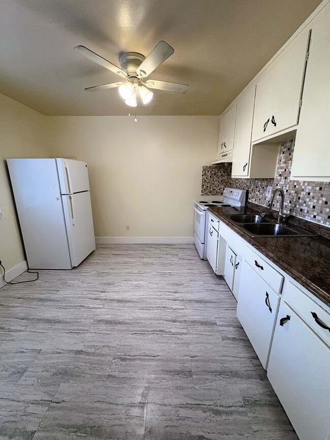 Building Photo - 8225-8227 Dowling St.