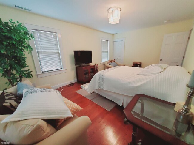 Building Photo - 3 br, 2 bath Condo - 11 Summitt Ave Apt 2