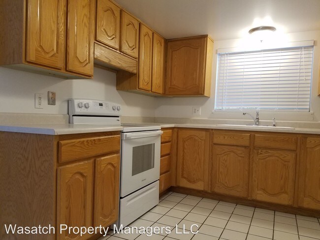 Building Photo - 3055 E Branch Dr