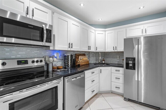 Foto del edificio - 3111 Oakland Shores Dr