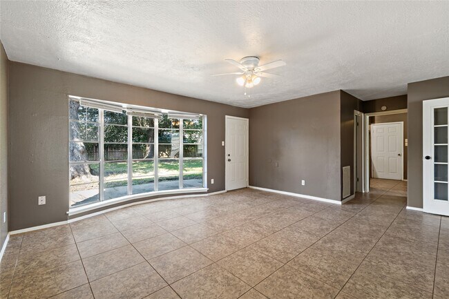 Foto del edificio - 11610 Hillcroft Ave
