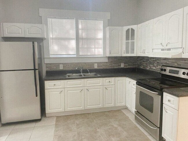 Building Photo - PRICE REDUCTION! 3/1.5 House