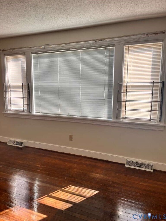 Foto del edificio - 2203 Dinwiddie Ave