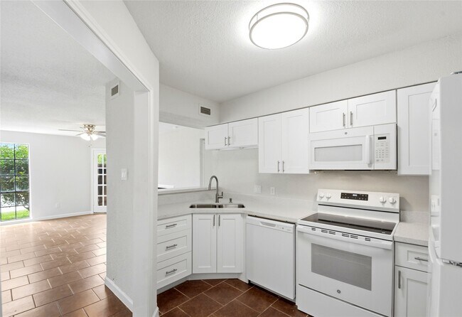 Foto del edificio - 12500 Sandpiper Dr