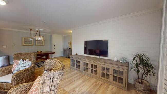 Building Photo - Fully Furnished Condo in La Jolla!! 2 Bedr...