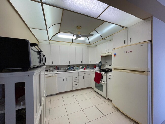 Building Photo - 4019 Lincoln A