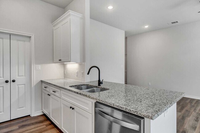 Building Photo - 2408 Henshaw Crk Dr