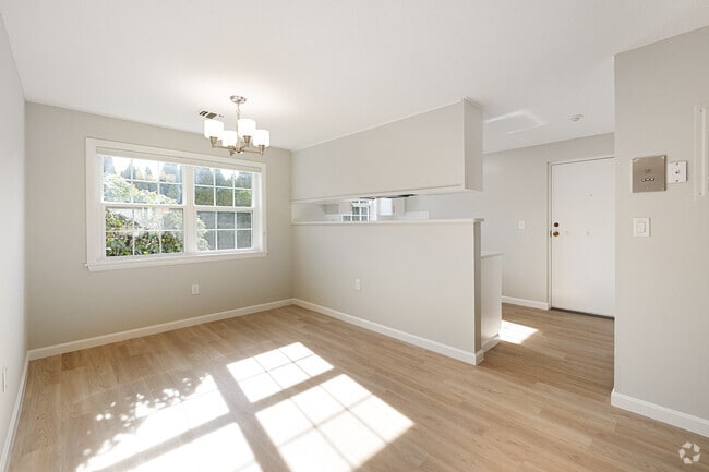 2 habitaciones, 1 baño - Suelo de madera - GlenBrook Estates