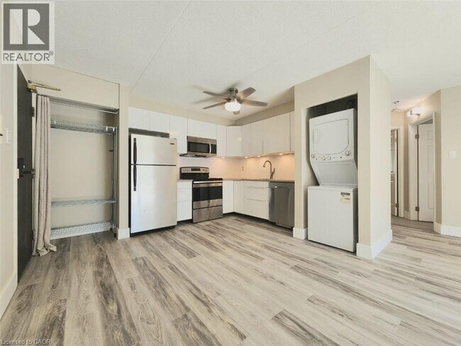 Building Photo - 329 Northlake Dr