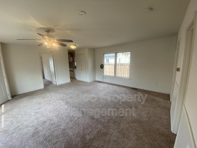 Foto del edificio - 227 Bend Farm Rd