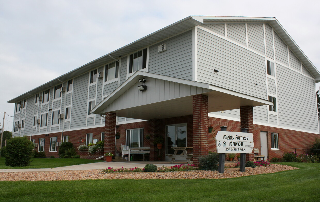 Primary Photo - 206 Lawler Ave N
