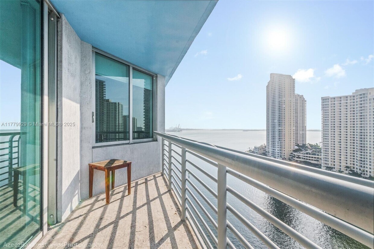 Foto principal - 325 S Biscayne Blvd