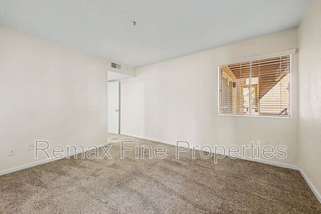 Foto del edificio - 4704 E Paradise Village Pkwy N
