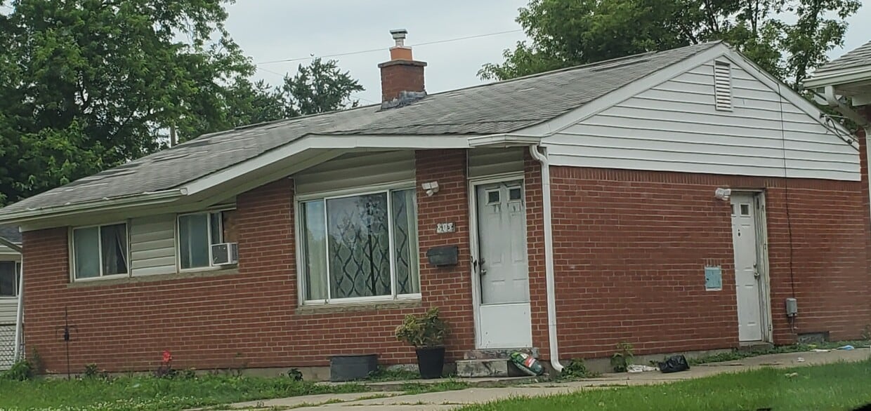 Primary Photo - 805 Hemphill Rd